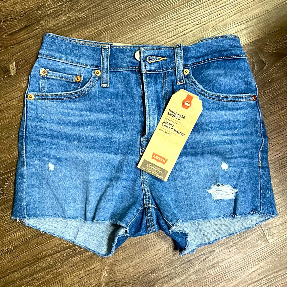 LEVI’s high rise shorts NWT